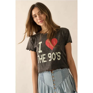 A mineral washed graphic t-shirt with the following features:
Vintage-style "I Love The 90's" text print with heart graphics.
Round neckline.
Short sleeves.
Lettuce-edge cuffs and hem.
Cropped length.
Relaxed fit.
