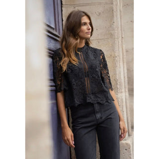 The little top to have in your wardrobe for this season:  - short sleeve guipure lace blouse  - slightly raised collar  - semi-transparent lace band