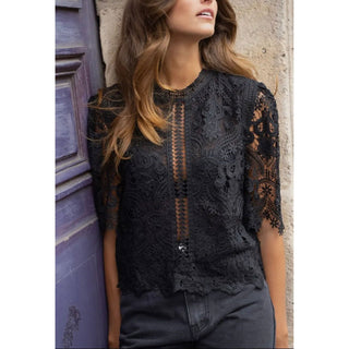 short sleeve guipure lace blouse  - slightly raised collar  - semi-transparent lace band