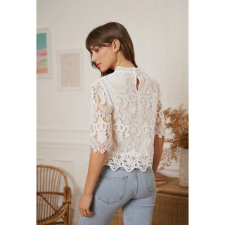 short sleeve guipure lace blouse  - slightly raised collar  - semi-transparent lace band