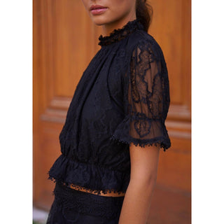 lace cropped top with cropped sleeves